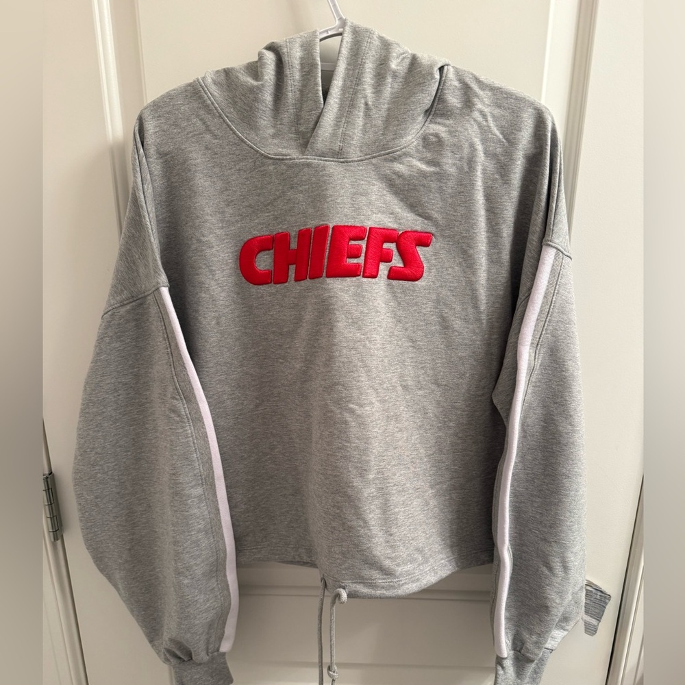 NWOT Women’s Kansas City Chiefs Cropped Hoddie, Size Medium and Extra Large